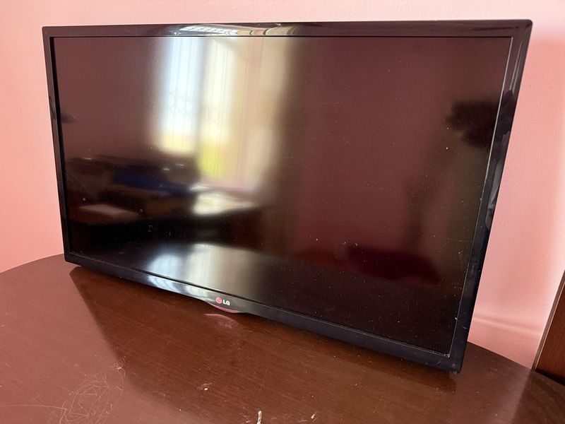 Televizor LG 32 talik zur xolatda Televizor LG 32 talik zur xolatda
