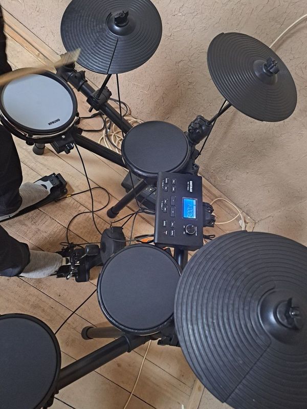 Elektron udarnik Elektron udarnik
