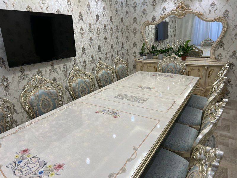 Новый комплект стол и 12 стульев Новый комплект стол и 12 стульев
