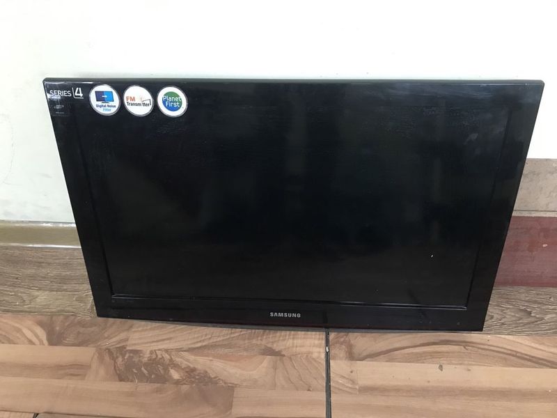 Samsung 32 lik tv sotiladi