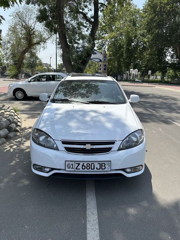 Продаю Chevrolet Gentra белого цвета 2020 года Продаю Chevrolet Gentra белого цвета 2020 года