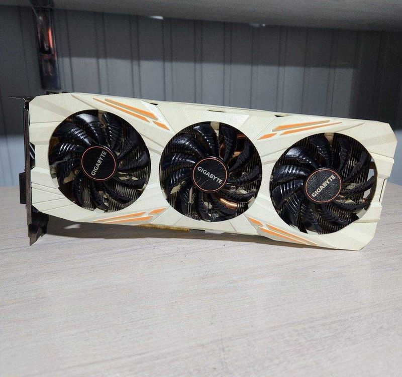 Видеокарта Gigabyte GTX 1080Ti Видеокарта Gigabyte GTX 1080Ti