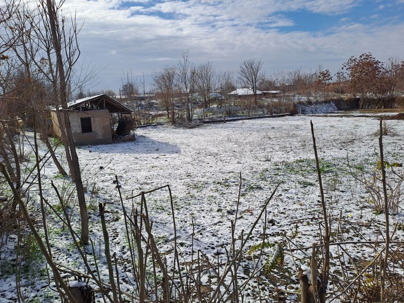 Uy sotiladi hama dakemetlari bor 30 sotik 2ta uchaskasi bor