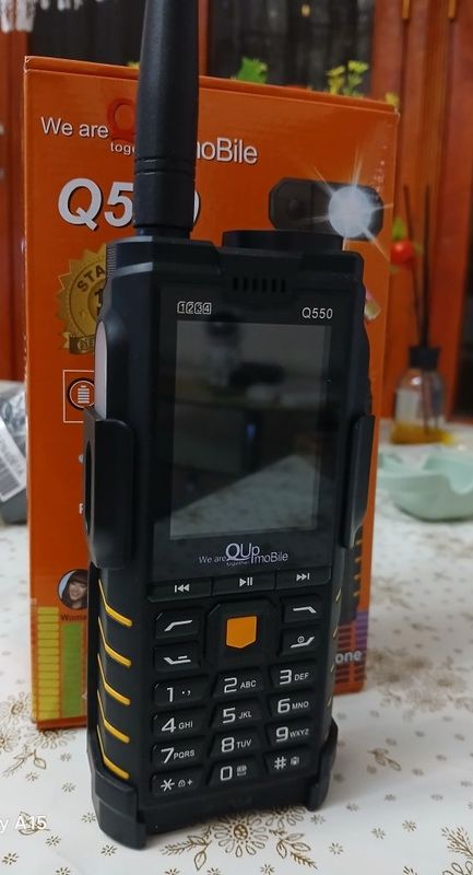 [Новый] Yengi Tank Q550 juda kuvvatli telefon