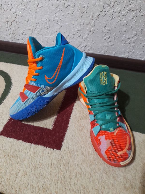 Красовки от фирмы NIKE.