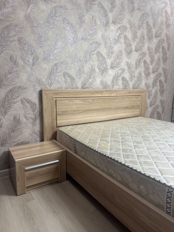 Кровать и комод для спальни Кровать и комод для спальни