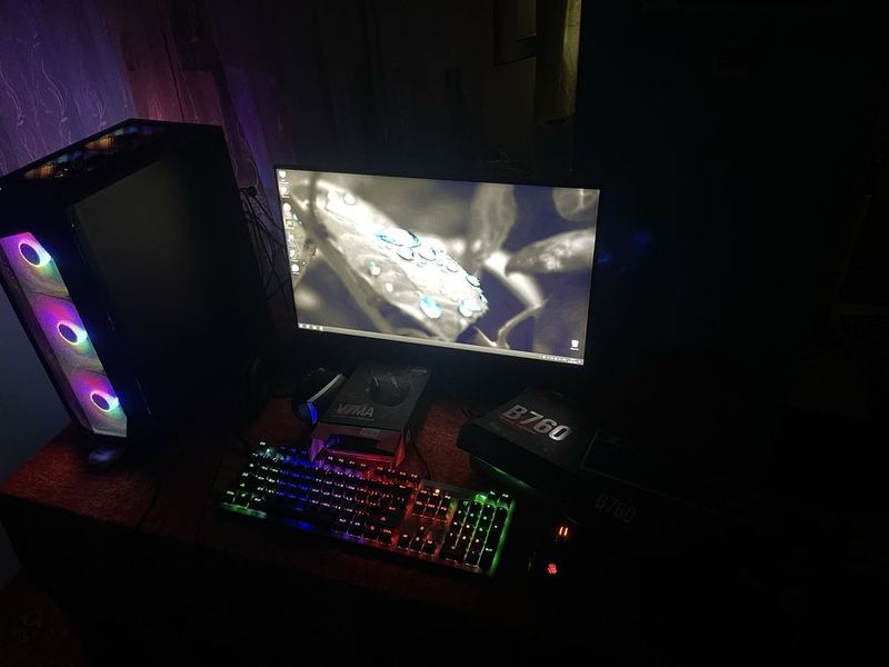Full gaming Kompyuter sotiladi Full gaming Kompyuter sotiladi
