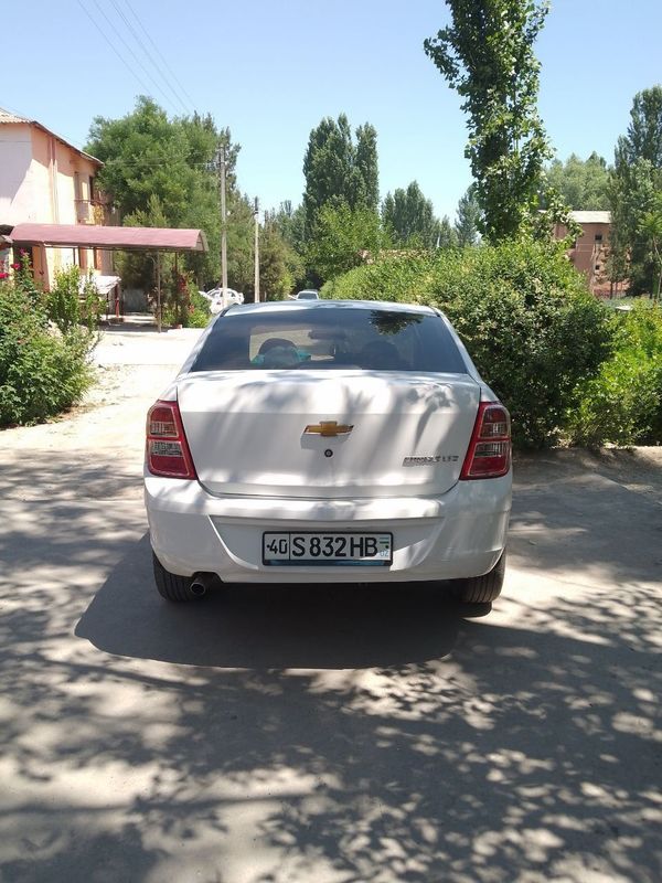 Shevrolet Cobalt yili 2014 rangi oq mehanika propan benzin