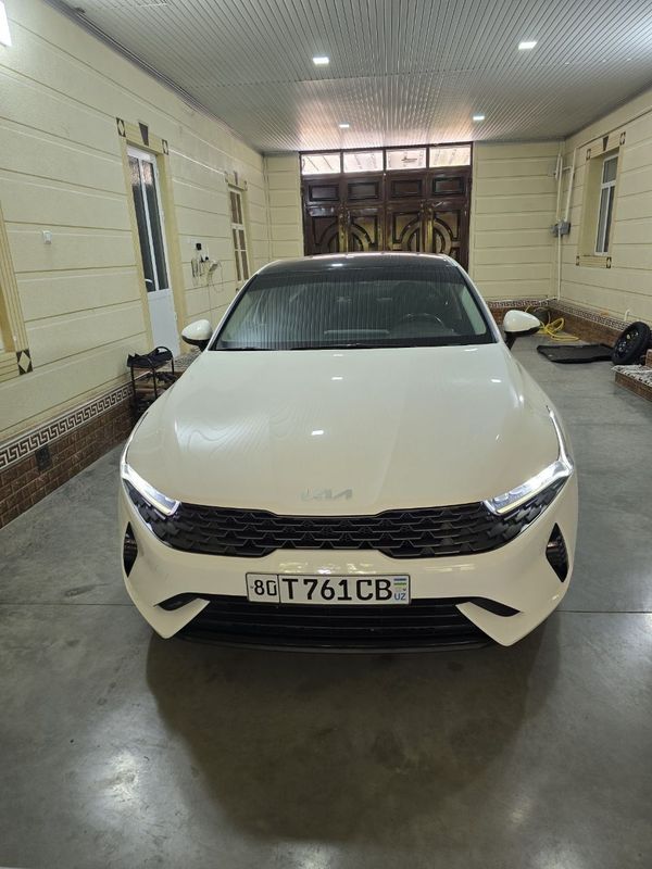 Kia k5 sotiladi 2-pozitsiya.
