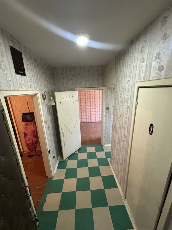 3 xonalik 3 etaj 5 etajlk dom yangi masjid oldida mira koʻchasi