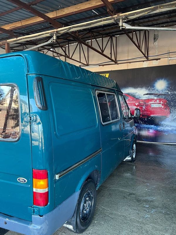 Ford transit yuk yoʻlovchi Ford transit yuk yoʻlovchi