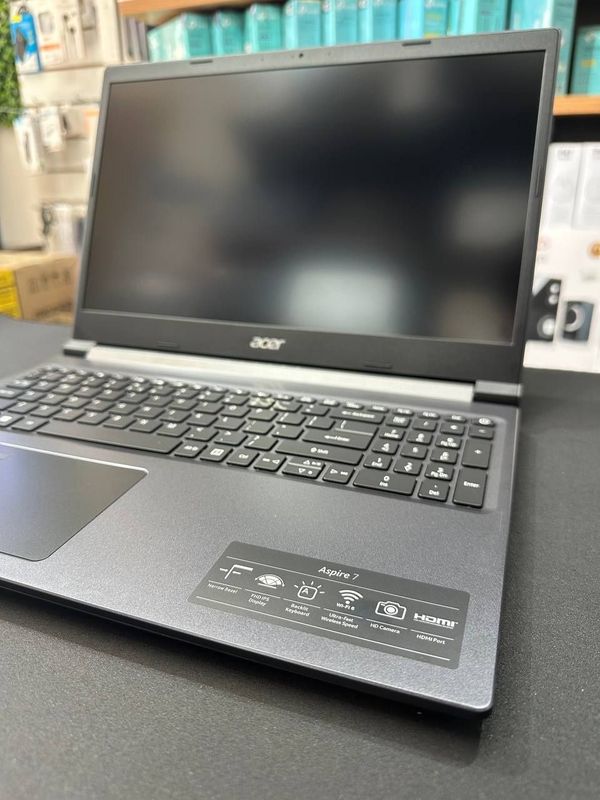 Acer Aspire 7 (narx kelishiladi)