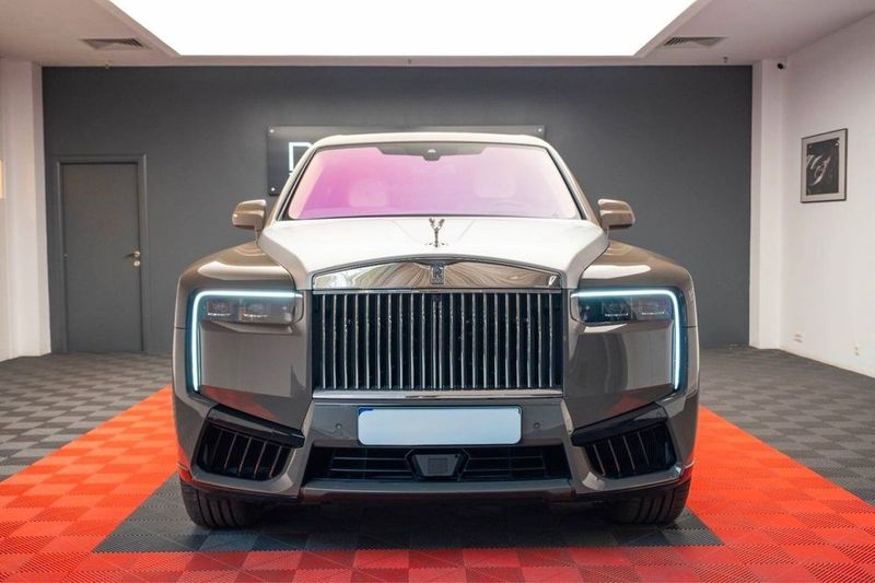 Rolls-Royce Cullinan Silver Badge