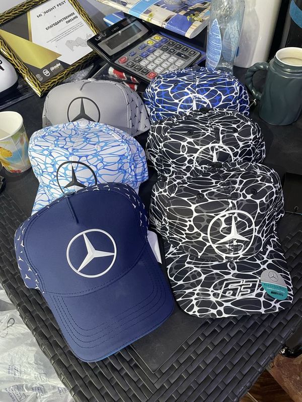 Новый кепки от Mercedes