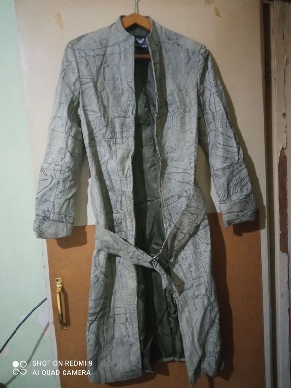 Продам женский кожаный плащ. Продам женский кожаный плащ.