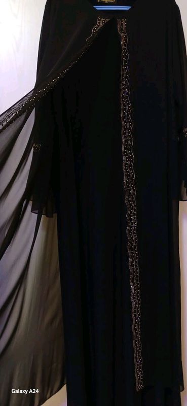 Ayollar kiymi abaya Ayollar kiymi abaya