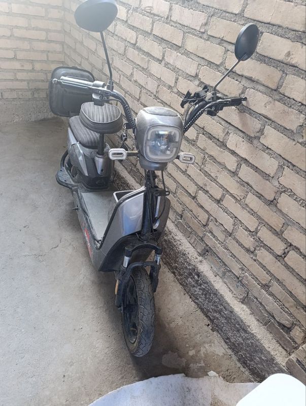 Скутер срочно продаю. Скутер срочно продаю.