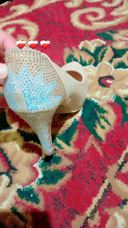 Ayollar oyoq kiyimi