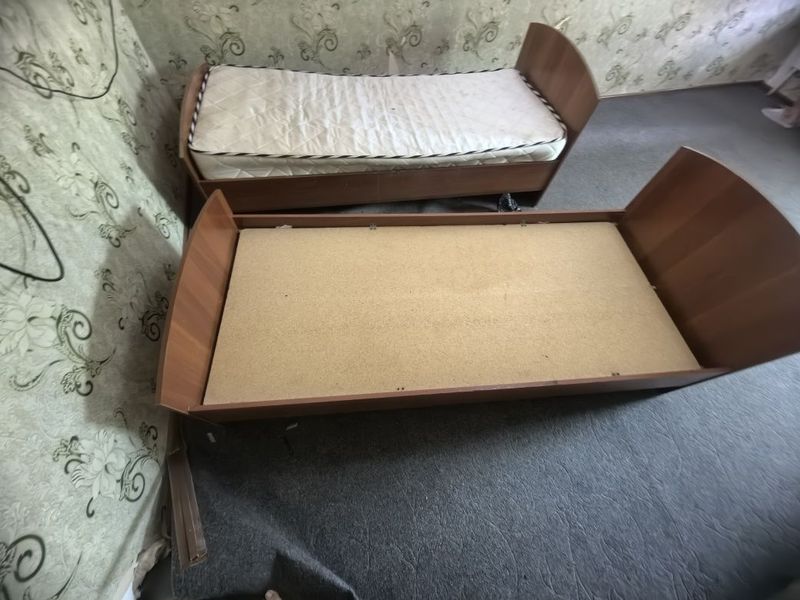 Кроват односпальный 2 шт Кроват односпальный 2 шт