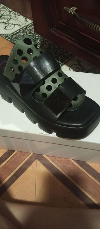 Продается тапочка