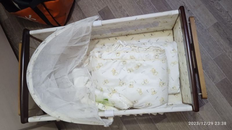 Продам детскую кроватку и люльку комплект. Дубайская зборка Продам детскую кроватку и люльку комплект. Дубайская зборка