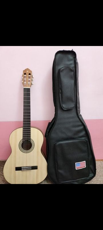 Gitara sotiladi Yamaha C40 Gitara sotiladi Yamaha C40