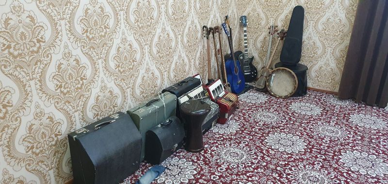 Musika asboblari sotiladi Musika asboblari sotiladi