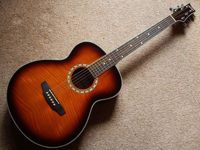 Gitara sotiladi holati yaxshi Gitara sotiladi holati yaxshi