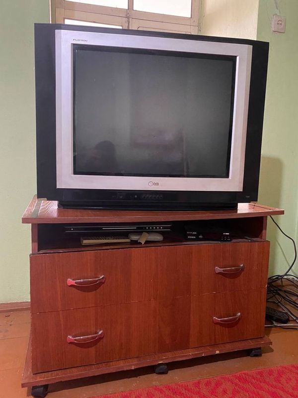 Rangli televizor sotiladi Rangli televizor sotiladi