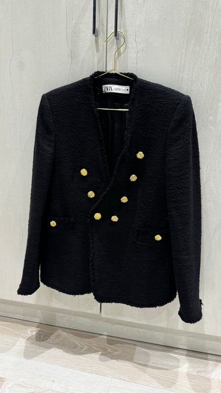 Твидовый пиджак Zara размер М оригинал. Твидовый пиджак Zara размер М оригинал.