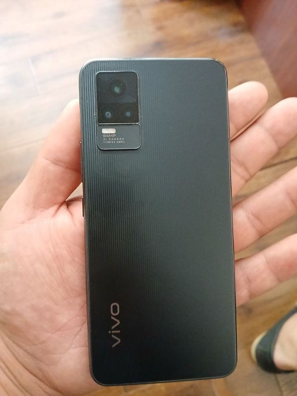 Vivo V21e sotiladi srochna Vivo V21e sotiladi srochna