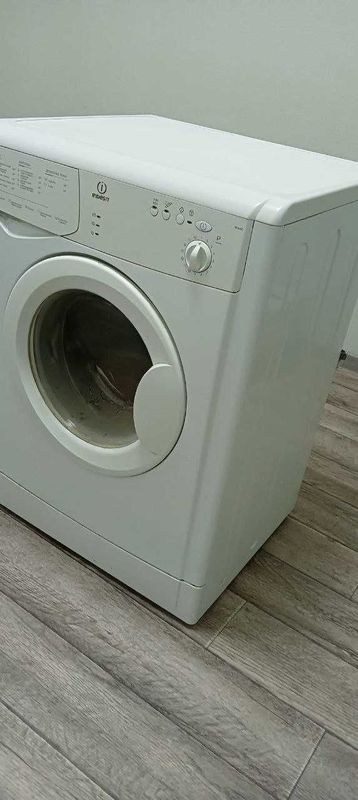 Продаётся стиральная машинка INDESIT Продаётся стиральная машинка INDESIT