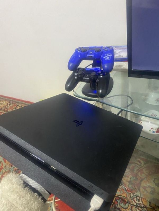 Ps 4 slim 500gb 2 pultli Ps 4 slim 500gb 2 pultli