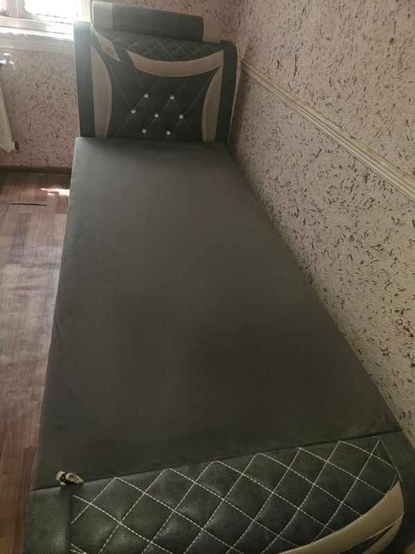 Divan kravat sotiladi Divan kravat sotiladi