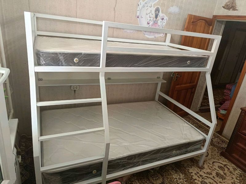 Двухъярусная кровать срочно Двухъярусная кровать срочно