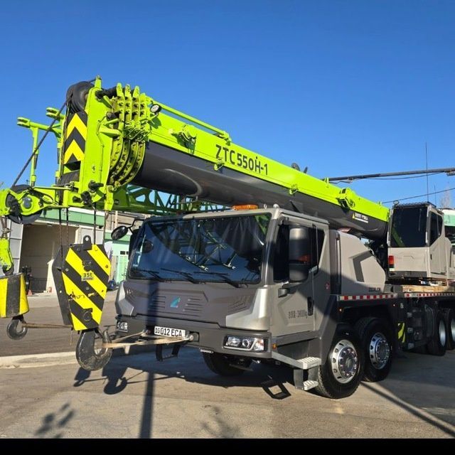 Avtokran zoomlion ztc350h562 1 Avtokran zoomlion ztc350h562 1