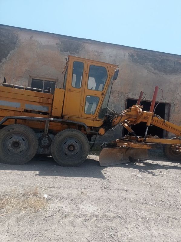 Продаётся автогрейдер