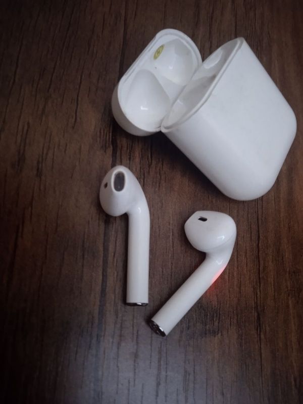 Airpods i15 zaryadka va chexoli bilan