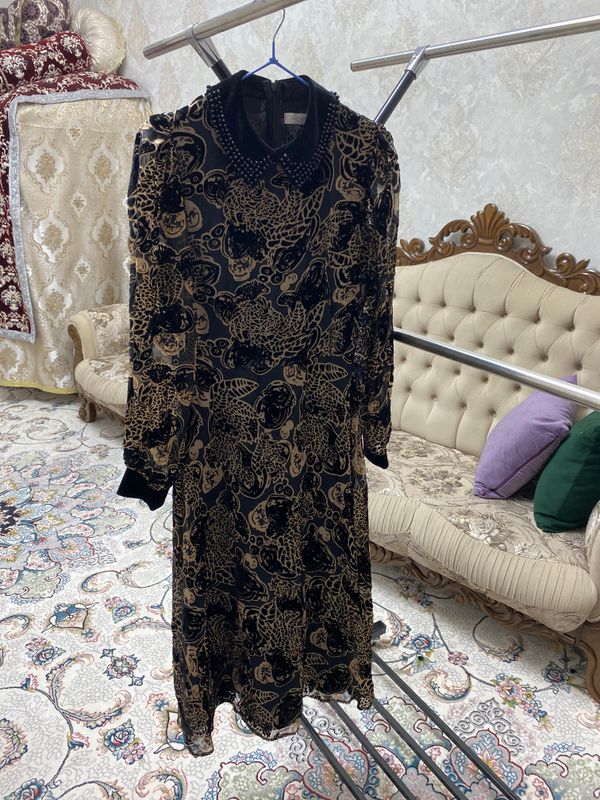 Платье с длинным рукавом Платье с длинным рукавом
