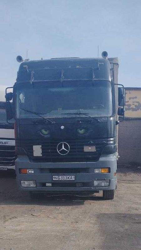 MERCEDES BENZ паровоз + SAMRO прицеп билан сотилади