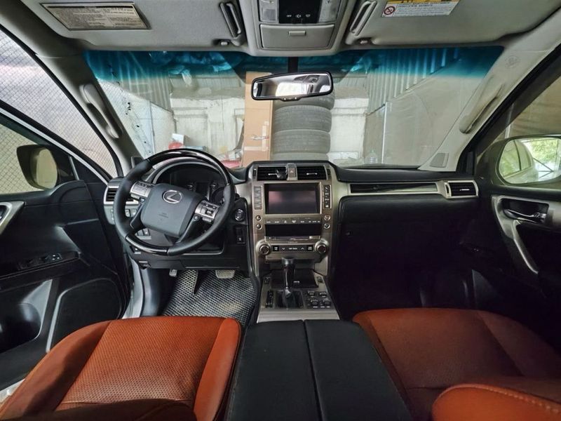 Lexus GX 460 Мотор объём 4,6 л Пробег 104 000