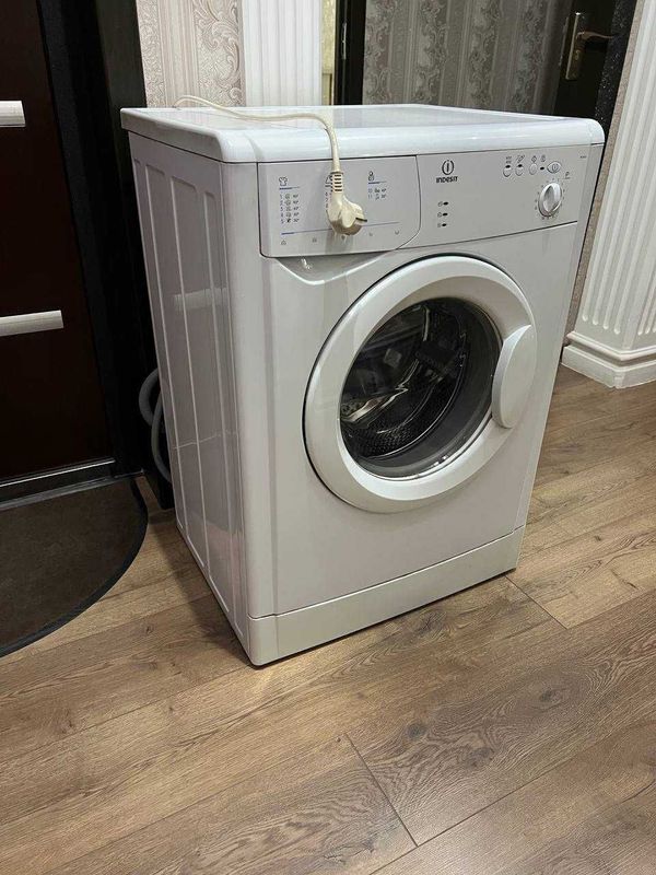 Стиральная машинка Indesit на запчасти Стиральная машинка Indesit на запчасти