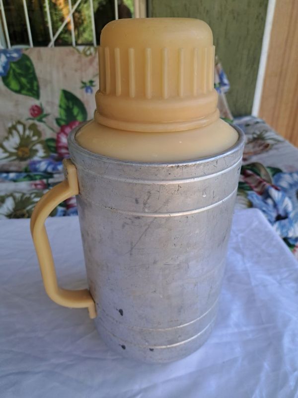 Алюминиевый термос комбайнёра.