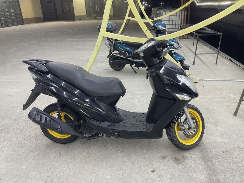 Moto skuter sotiladi! Moto skuter sotiladi!
