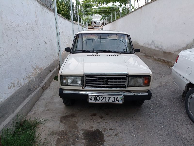 VAZ 2107 avtomashina sotiladi VAZ 2107 avtomashina sotiladi