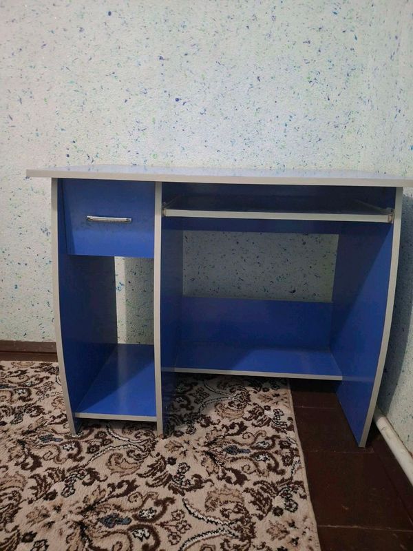 Kompyuter uchun shkaf sotilad Kompyuter uchun shkaf sotilad