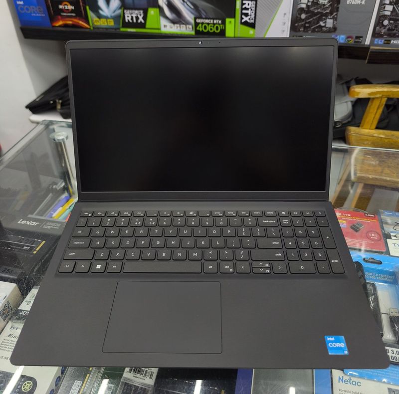 Dell Vostro i3-1215U Dell Vostro i3-1215U