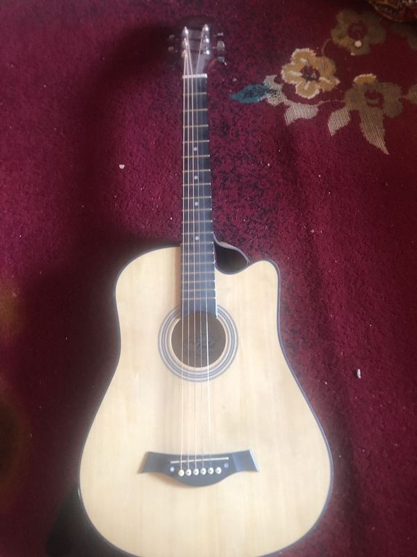 Agustik gitara yangi Agustik gitara yangi