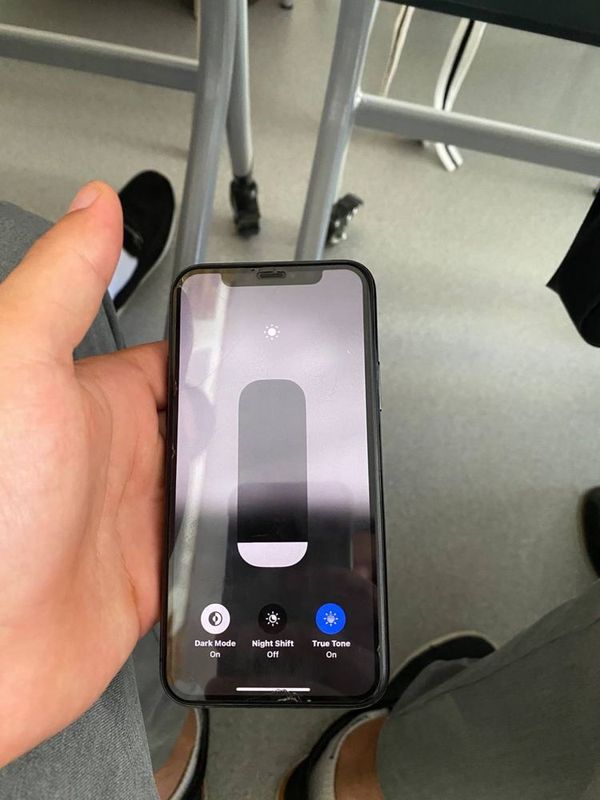 Iphone 11pro sotiladi Iphone 11pro sotiladi