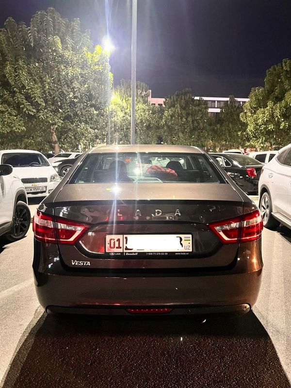 Продам Lada Vesta срочно!